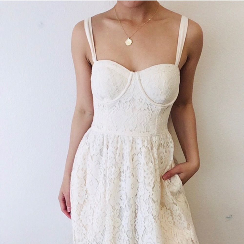 BUSTIER IVORY DRESS 👗🌻🌼